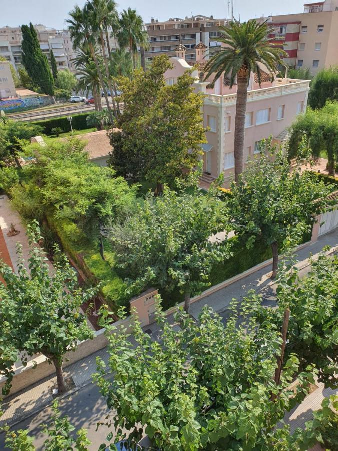 Acogedor Apartamento. ซาลอว์ ภายนอก รูปภาพ