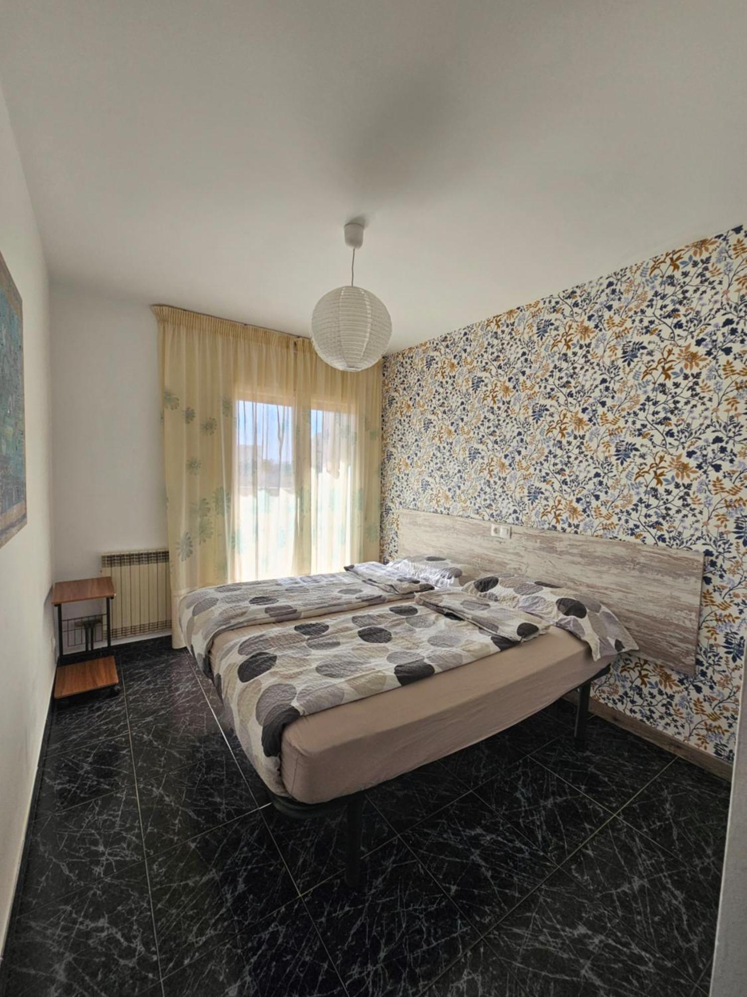 Acogedor Apartamento. ซาลอว์ ภายนอก รูปภาพ