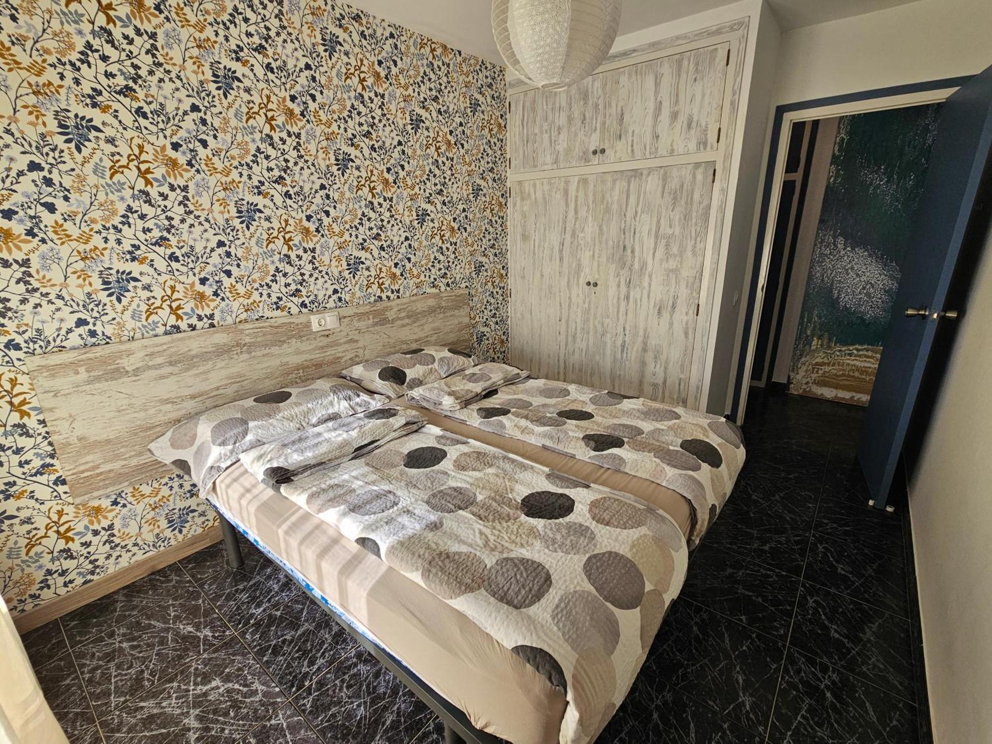 Acogedor Apartamento. ซาลอว์ ภายนอก รูปภาพ